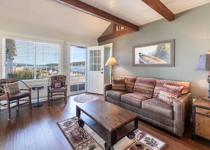 Waterfront Cottage| Pool & Beach | Dock Option