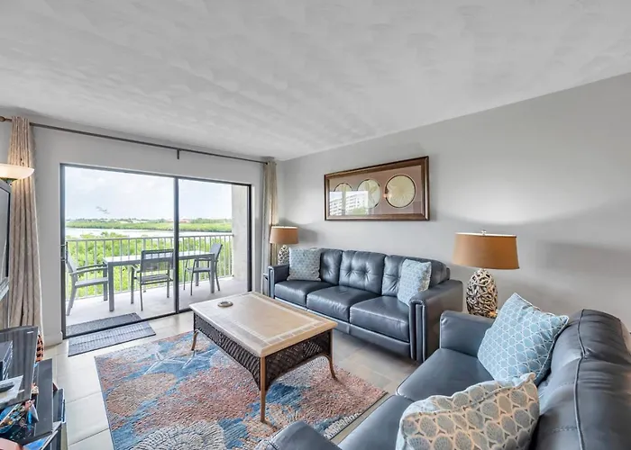 Bayshore Yacht And Tennis Club Unit 306