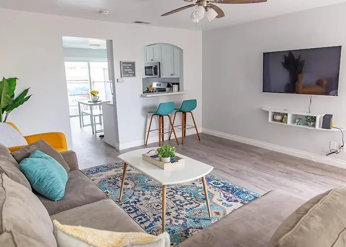 Cozy Coastal Townhome W/ Parking
