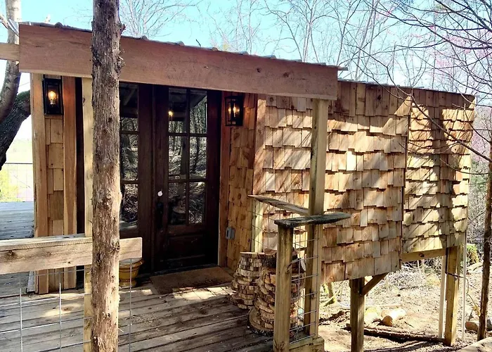 Cozy Cabin Rental On A Farm For A Weekend Getaway In Tennessee