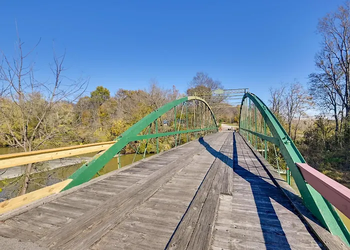 Walk To Golf Course: Spacious Rough River Retreat!