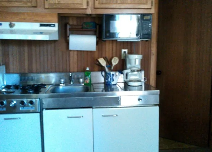 Three-Bedroom Cabin Rental With A Screened Porch On Little Crooked Lake, Wisconsin