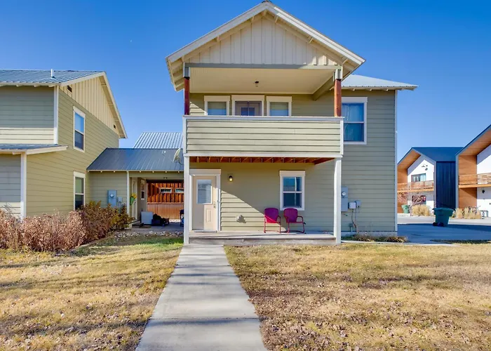 3 Blocks To Main St: Cozy Gunnison Retreat!