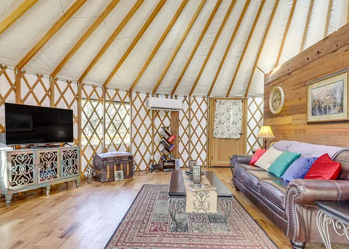 Glamping W/Mountain Views! Newport Yurt Retreat!