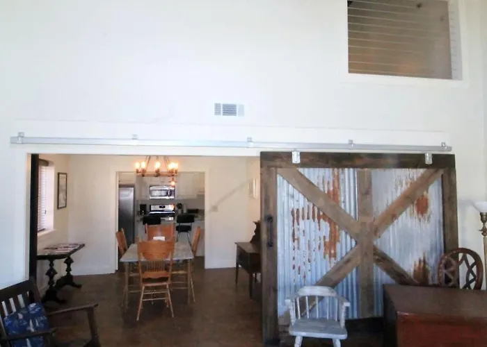 Large Unique Ground Floor Loft With Parking #1