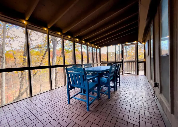 Chalet W Hot Tub, Grill, Firepit, Games & Wifi