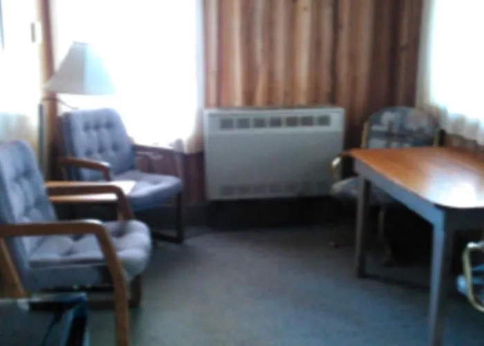 Three-Bedroom Cabin Rental With A Screened Porch On Little Crooked Lake, Wisconsin