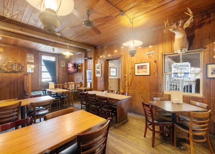 Historic Island Hotel
