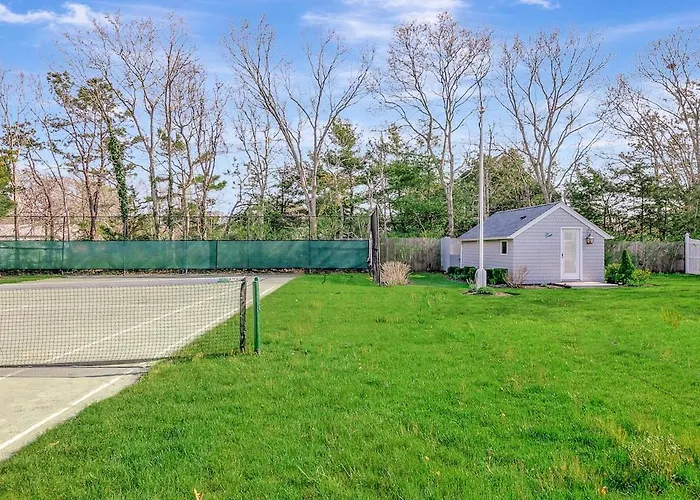 Tennis & Sea Escape - Hydrangeas In The Hamptons