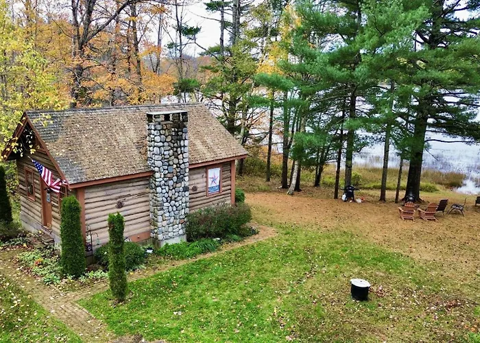 Authentic Maine Log Cabinlakefrontkayakspets