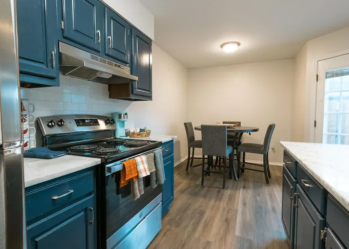 3 Bed Townhouse With King Bed Mins From Downtown