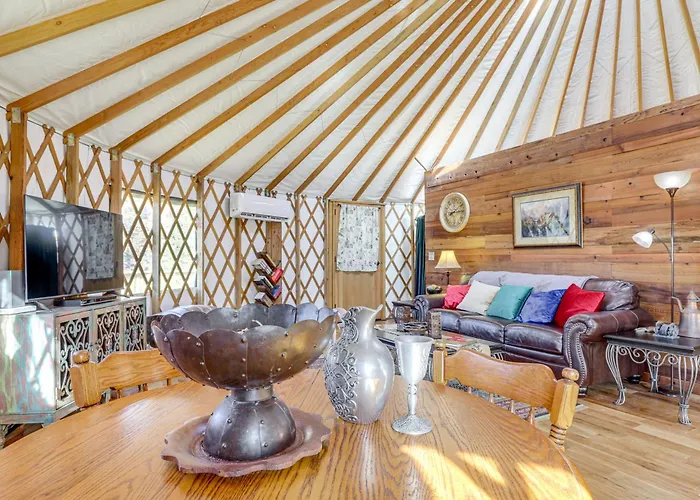 Glamping W/Mountain Views! Newport Yurt Retreat!