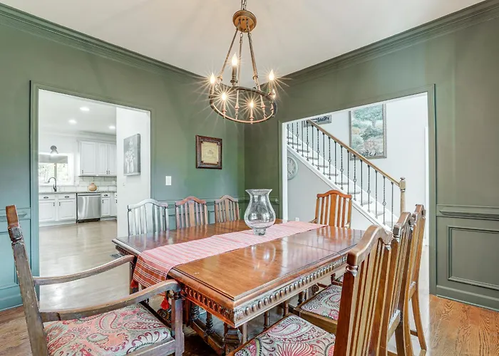 Walk To Trails: Peaceful Family Home In Braselton