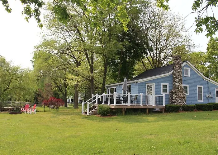Pet-Friendly Cozy Lake Cottage And Kayaks!