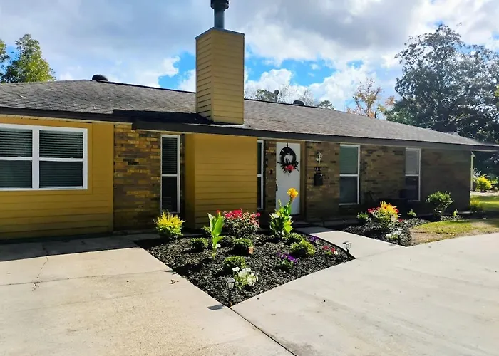 The Denham Springs Esape- Pool, Comfort & Charm