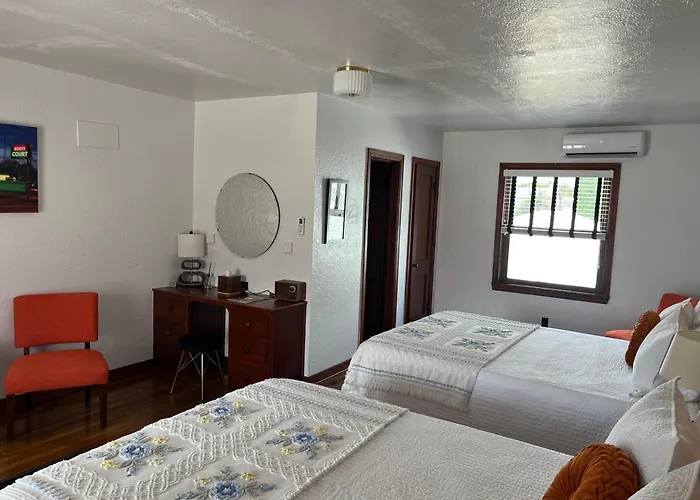 Boots Court Motel