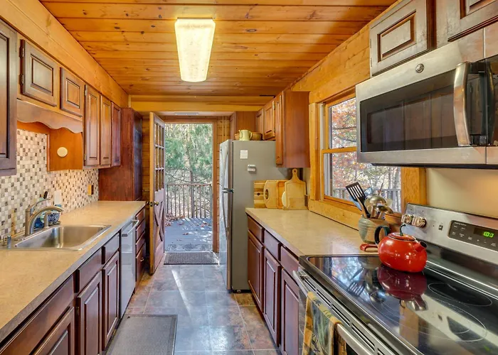 On-Site Trails, Pond! Rustic Harpers Ferry Cabin