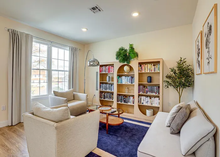 Walk To Keansburg Beach! Family Home W/ Pool