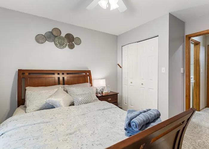 320 Royal Ct