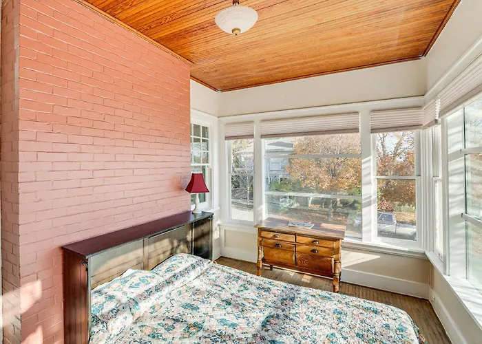 1 Mi To Pendleton Round-Up: Historic 'Elnor' Home