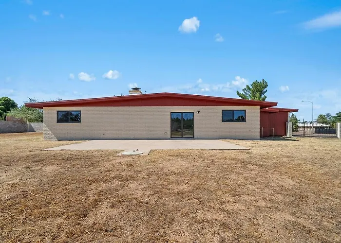 New Cozy Central L 4 Bdrm 2Bth L 1 Acre Lot