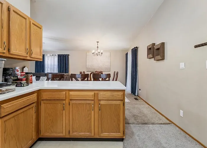 320 Royal Ct