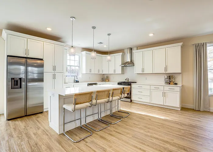 Walk To Keansburg Beach! Family Home W/ Pool