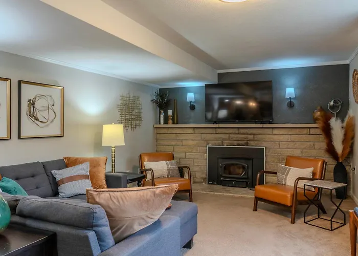2 Mi To Downtown: 4Br Country Home Near K-State
