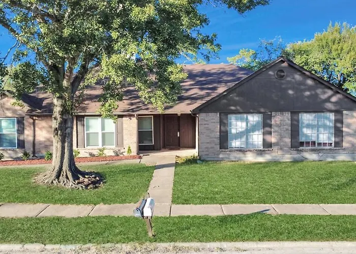 Stylish Katy Retreat 4Br Sleeps 10 Outdoor Escape