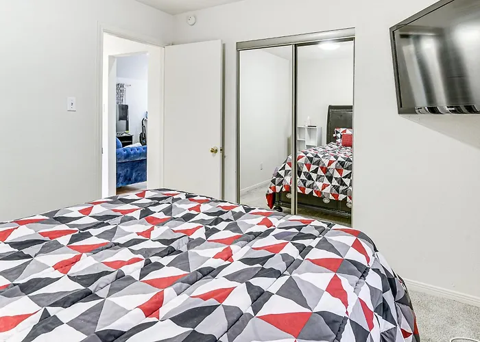 Extended Stay In Sugar Land! Family Home W/ Yard