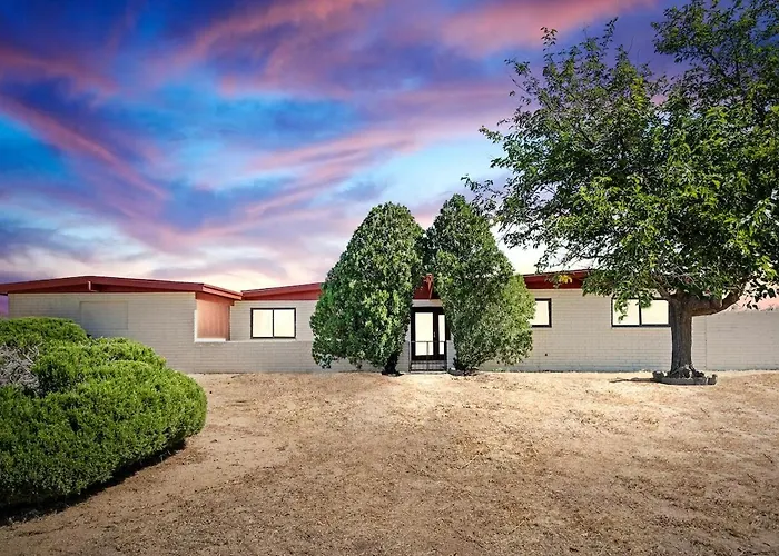 New Cozy Central L 4 Bdrm 2Bth L 1 Acre Lot