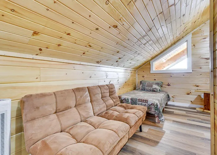 Covered Porch & Fire Pit: Cabin In Richland