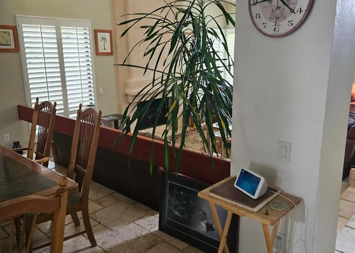Luxurious Room Available In A Charming 5Bdr House