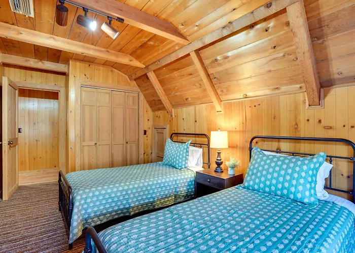 Kentucky Lake Access! Family Log Cabin W/ Deck