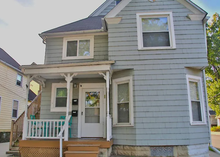 Lakewood Entire Home! Sleeps 8