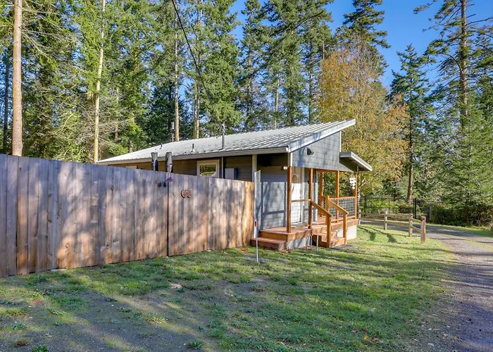 Hike & Relax Fireside: Nordland Gem W/ Deck & Yard