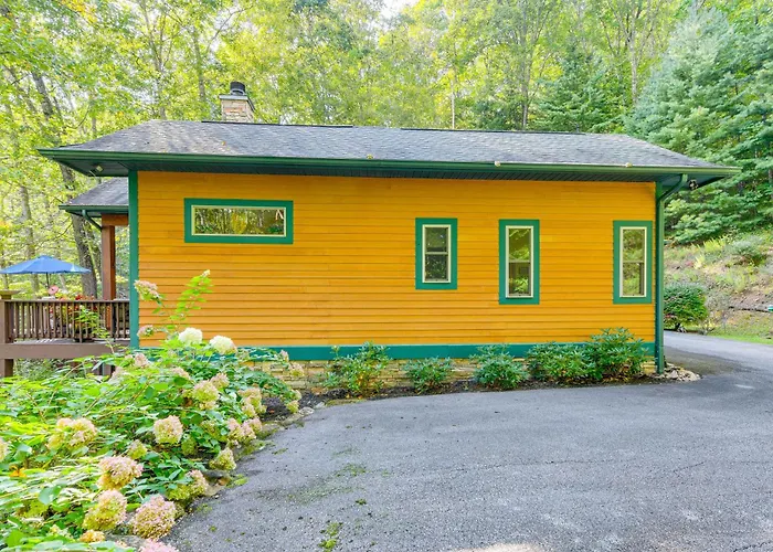 Fun W/ Family! Mtn-View Cabin W/ Deck In Sylva