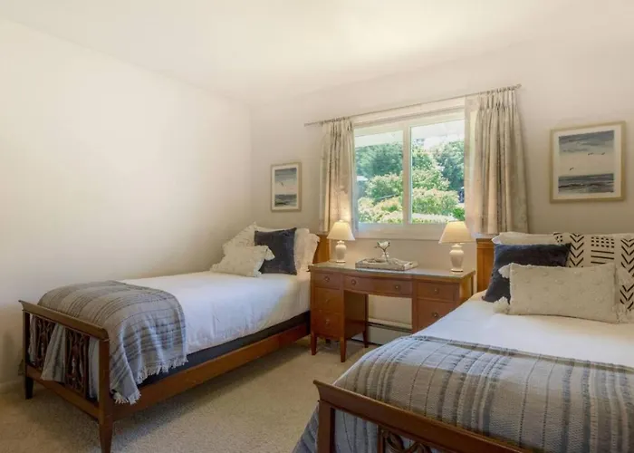 Cozy Garden 4Br1Ba Lower Unit Ocean Mountain Views With Doggies Ev Charging
