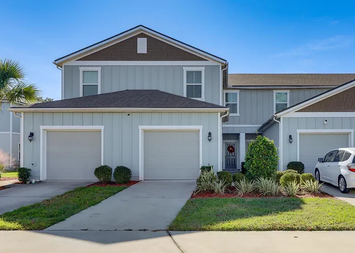 4 Mi To Everbank Stadium! Stylish Suburban Retreat