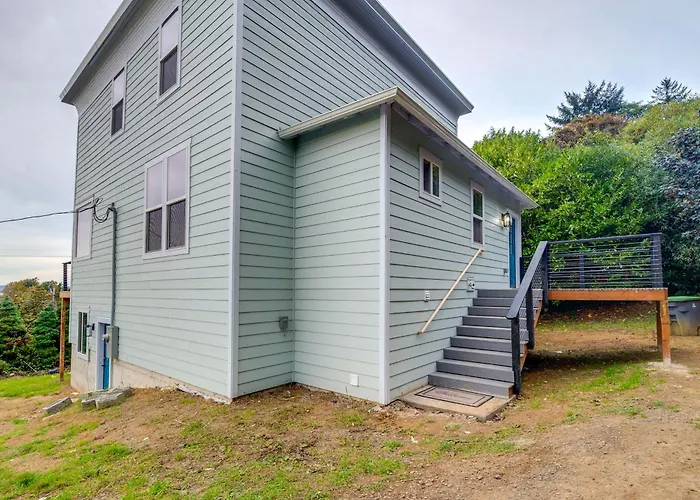 Astoria Home Base W/ River Views, 3 Mi To Dtwn!