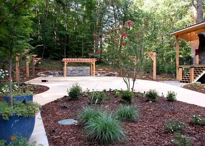 Luxury Glamping Tent With Jacuzzi On The Deck In Alabama