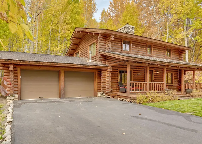 Along Big Wood River: Hailey Family Cabin W/ Yard