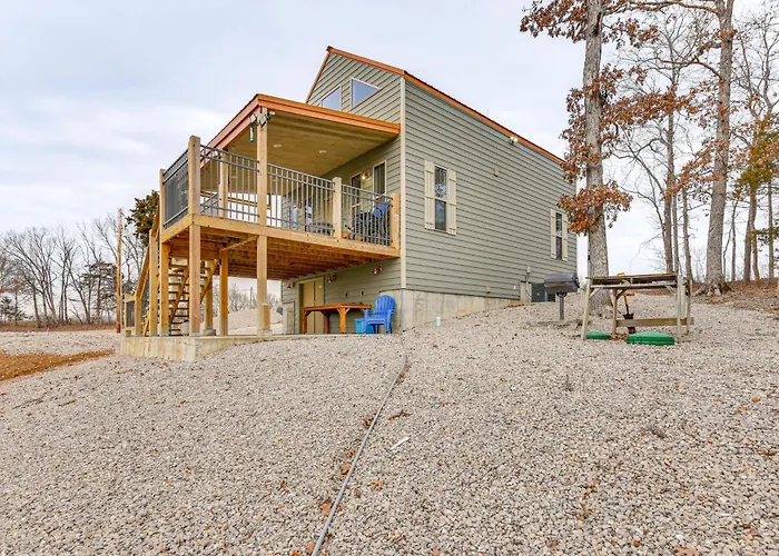 Covered Porch & Fire Pit: Cabin In Richland