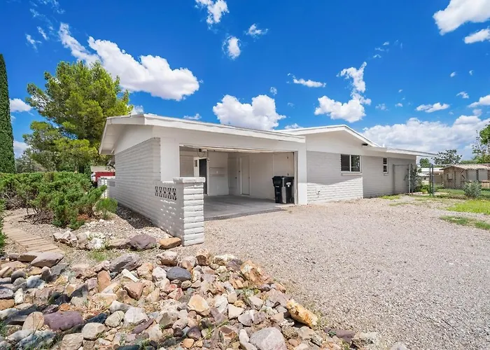 Modern 5Br Retreat L Cozy L Spacious Work-Friendly