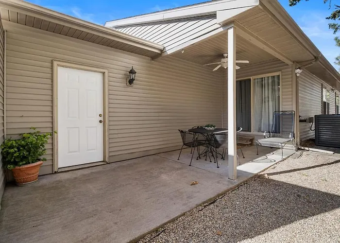 320 Royal Ct