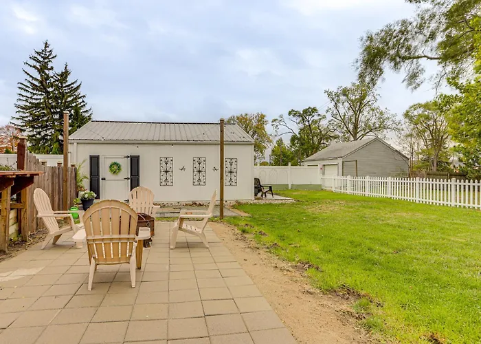 2 Mi To Dtwn: Charming Sandusky Getaway W/ Hot Tub