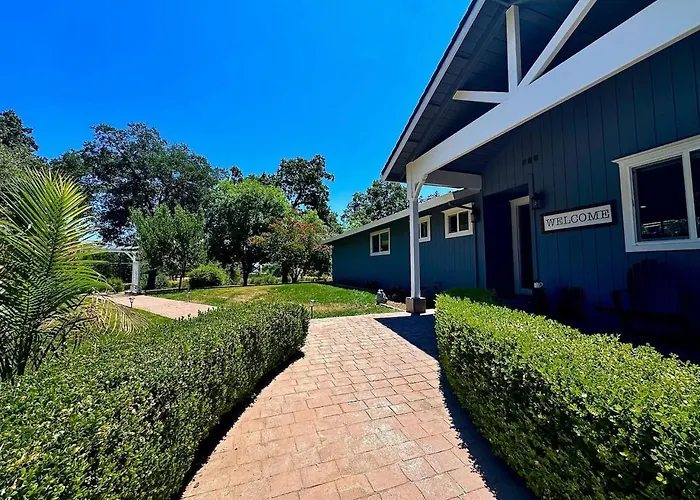 Peaceful Country Getaway Near Casino Shopping