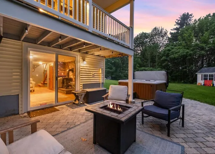 Lakes Region Retreat, Hot Tub & Fire Pit, Game Room