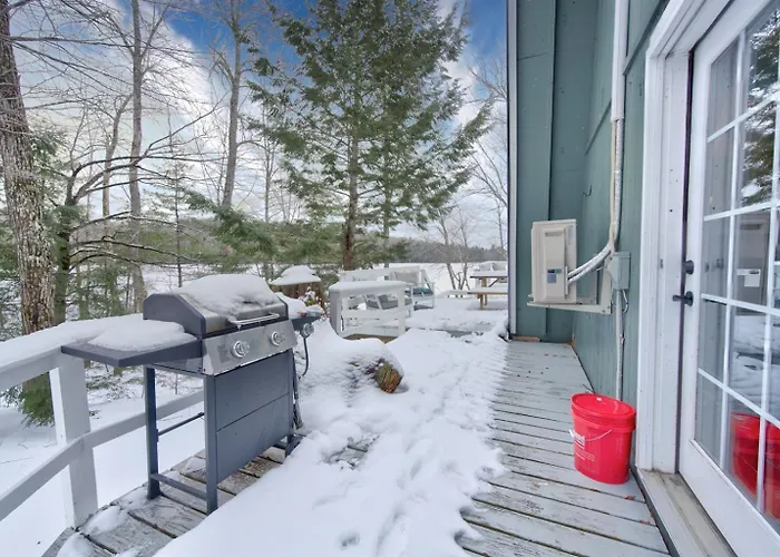 Lake Front-Spa Tub-Fire Pit-Full Kitchen-Canoe