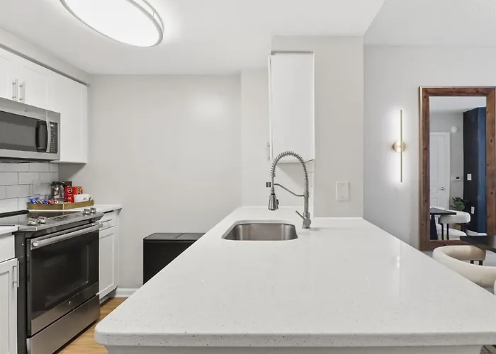 North Bethesda - Luxe Apartment